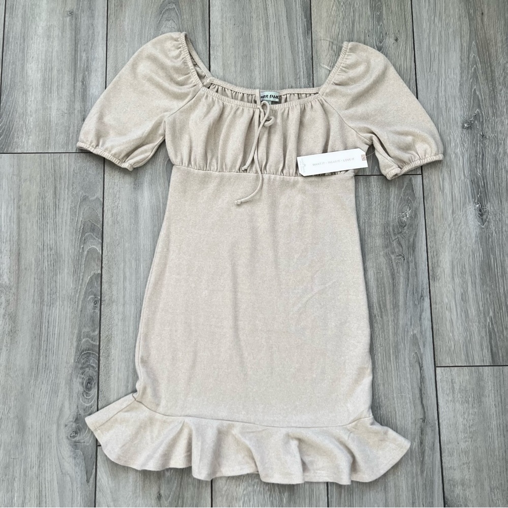 Super cute 90s style mini sweater dress!!! NWT 😍
